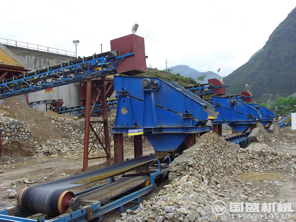 礦用振動篩選機 礦用振動篩選機